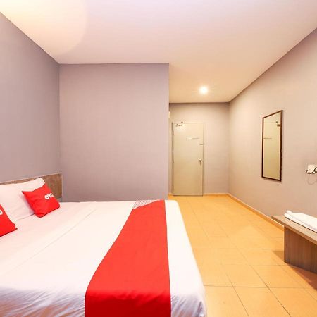 Oyo 89676 Hotel 22 Seremban Bagian luar foto