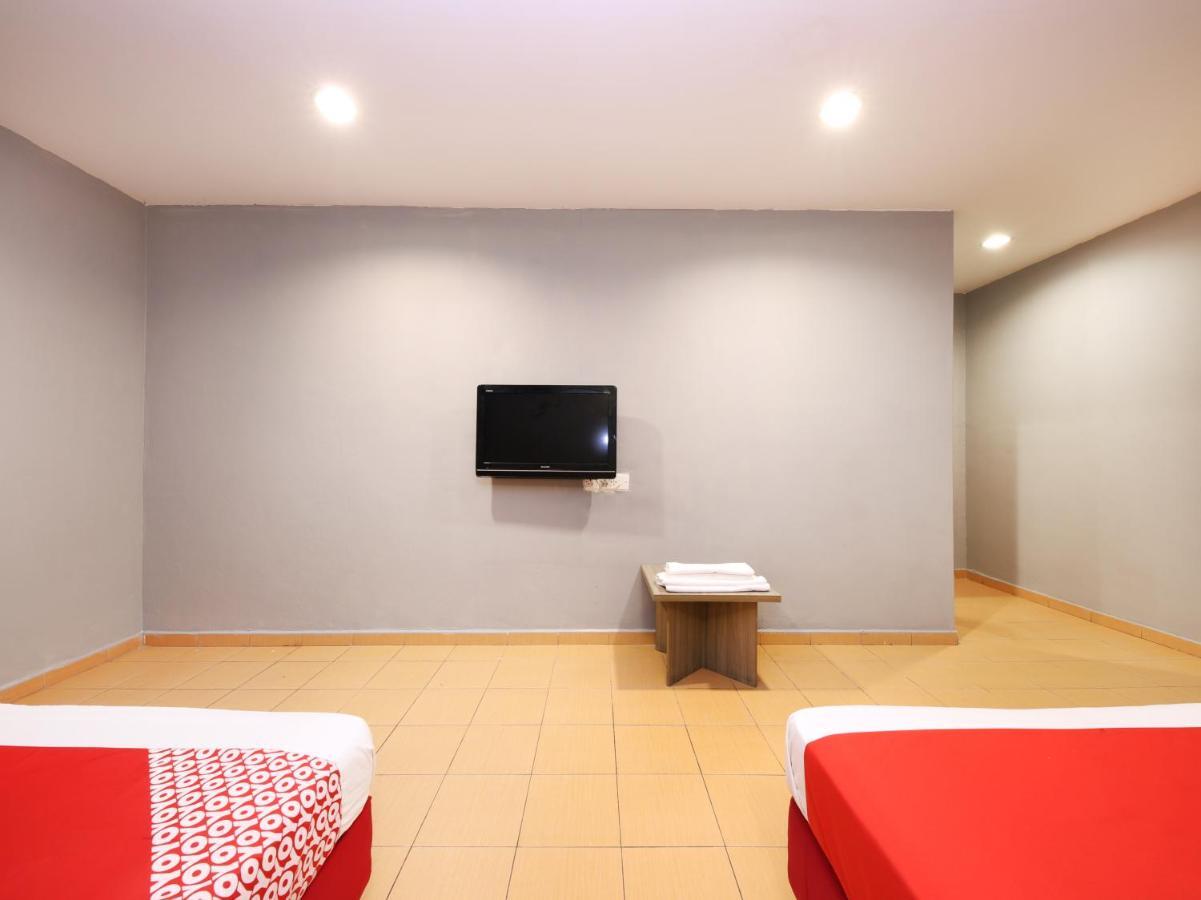 Oyo 89676 Hotel 22 Seremban Bagian luar foto